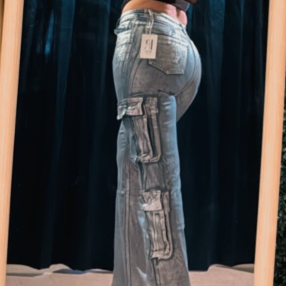 Platinum Glam Luxe Cargo Jeans - Picture 15 of 16